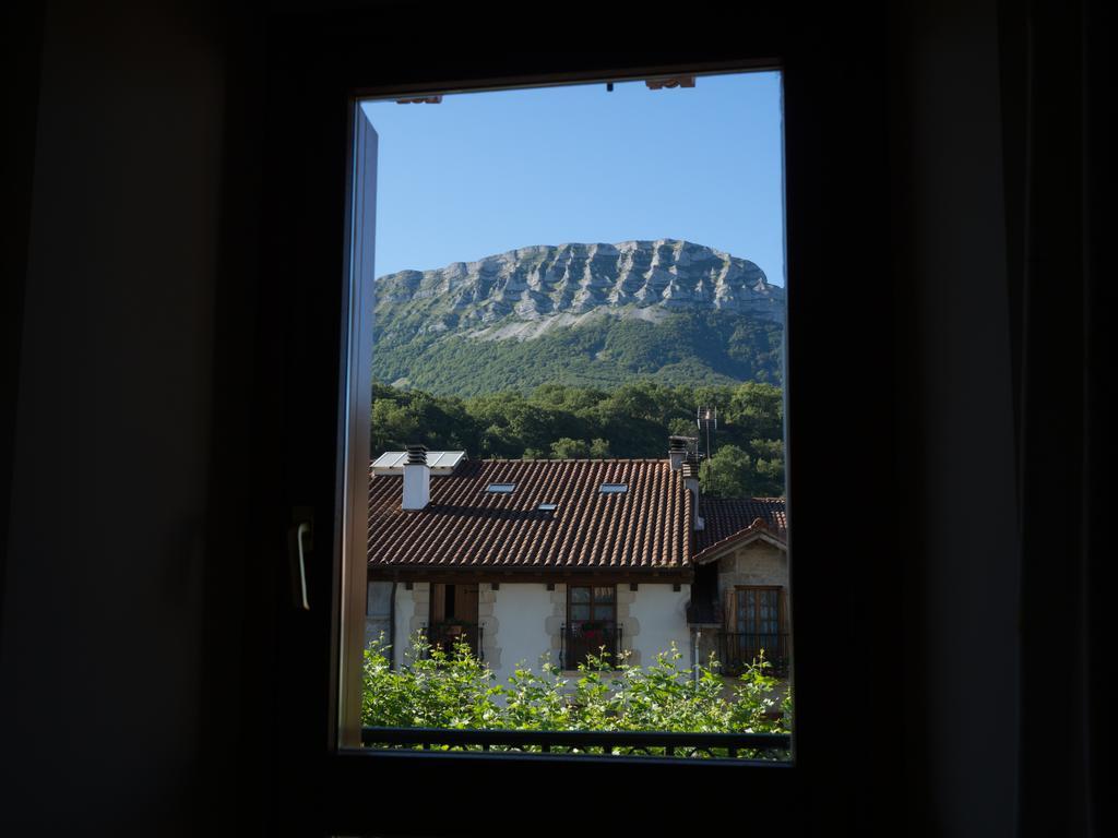 Casa Rural Martxoenea Landetxea Arruazu Exterior foto