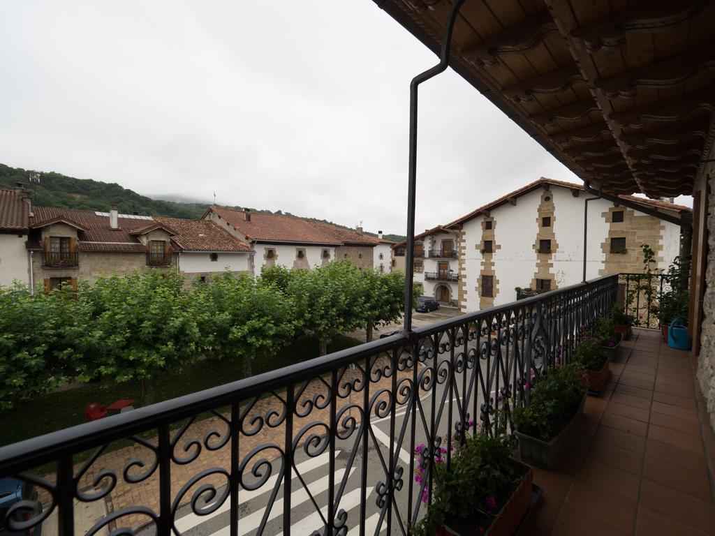 Casa Rural Martxoenea Landetxea Arruazu Exterior foto